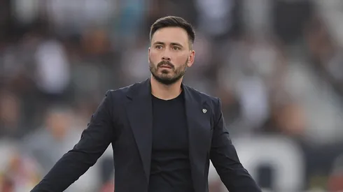 Davide Ancelotti tecnico do Botafogo durante partida contra o Santos no estadio Engenhao pelo campeonato Brasileiro A 2025. Foto: Thiago Ribeiro/AGIF