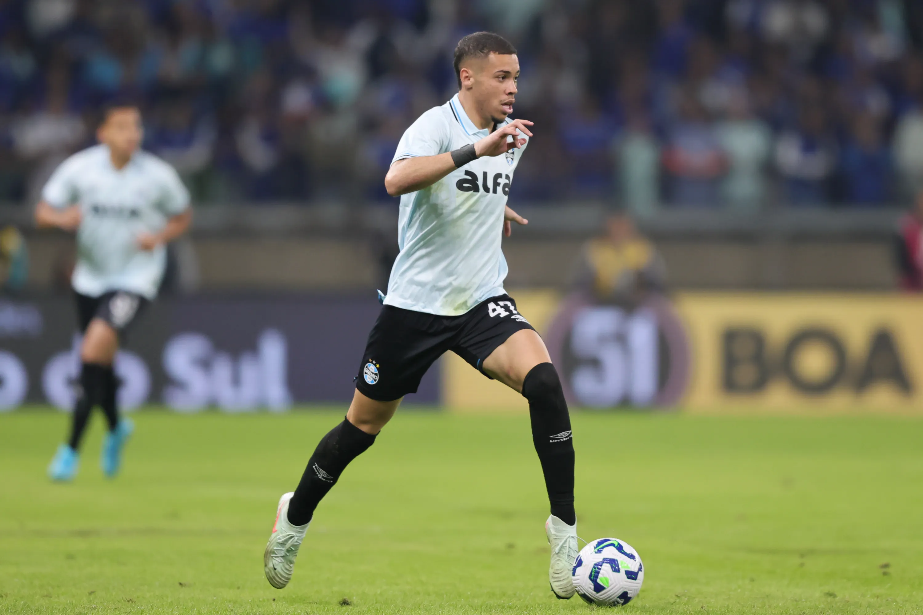 Alysson jogador do Grêmio durante partida contra o Cruzeiro  -Foto: Gilson Lobo/AGIF