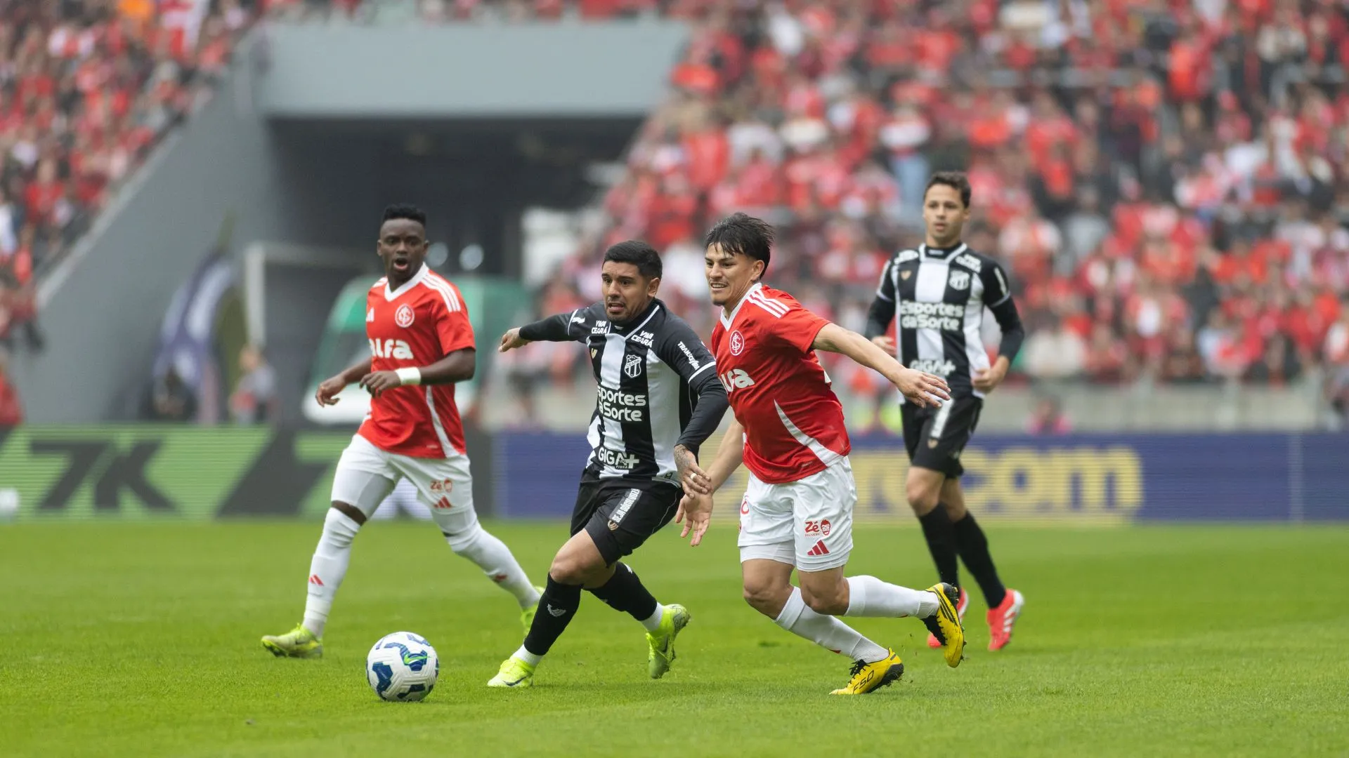 Internacional x Ceará no primeiro turno do Brasileirão 2025