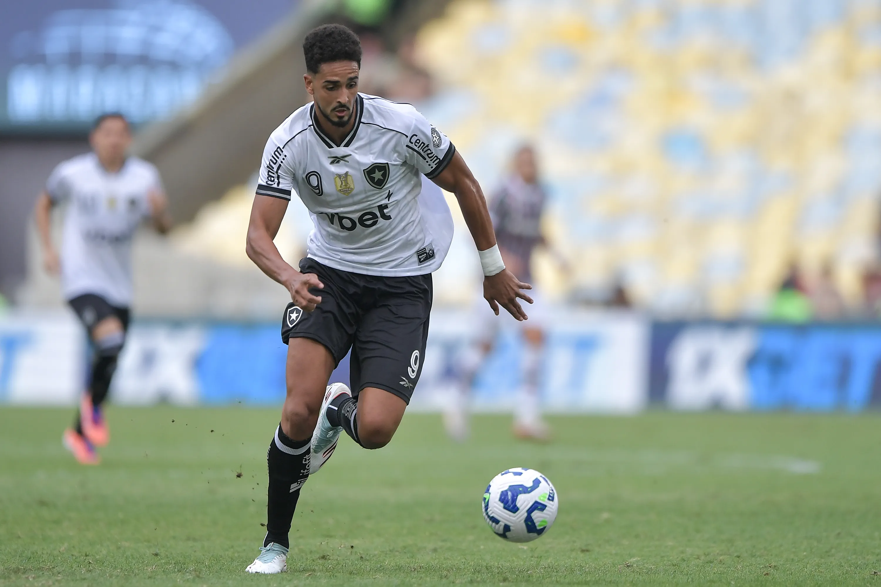 Chris Ramos jogador do Botafogo durante partida contra o Fluminense  –  Foto: Thiago Ribeiro/AGIF