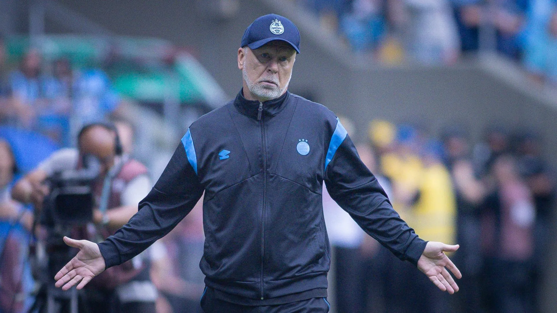 Mano Menezes fala sobre futuro no Grêmio (Imagem: Maxi Franzoi/AGIF)