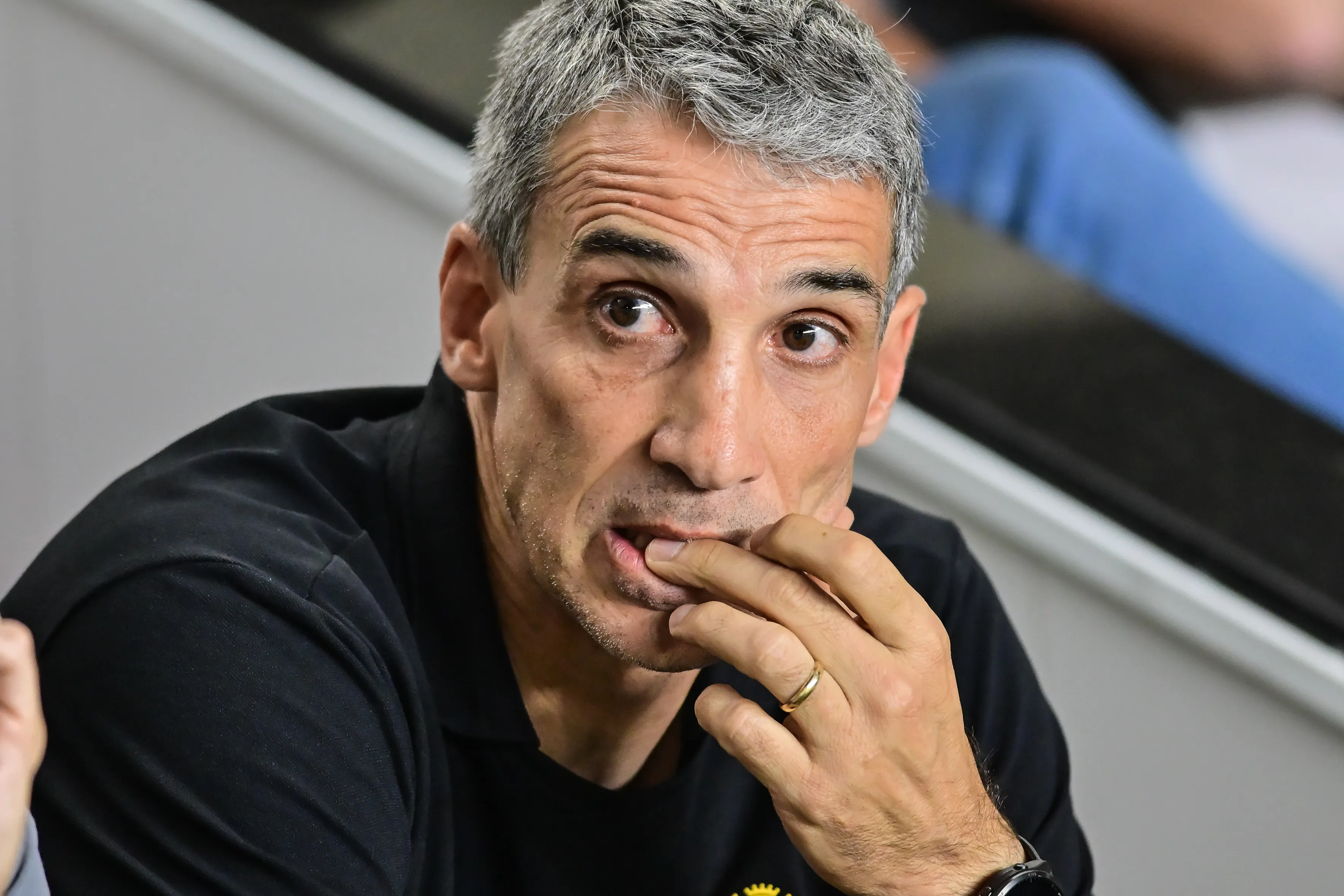 SP – SANTOS – 19/11/2025 – BRASILEIRO A 2025, SANTOS X MIRASSOL – Juan Pablo Vojvoda tecnico do Santos durante partida contra o Mirassol no estadio Vila Belmiro pelo campeonato Brasileiro A 2025. Foto: Jota Erre/AGIF