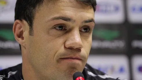 Apresentaçao do Kleber no Vasco durante coletiva em Sao Januario.