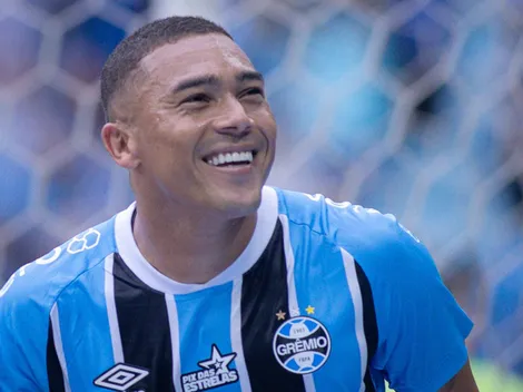 Benfica tenta fechar com Carlos Vinícius, do Grêmio, a pedido de Mourinho