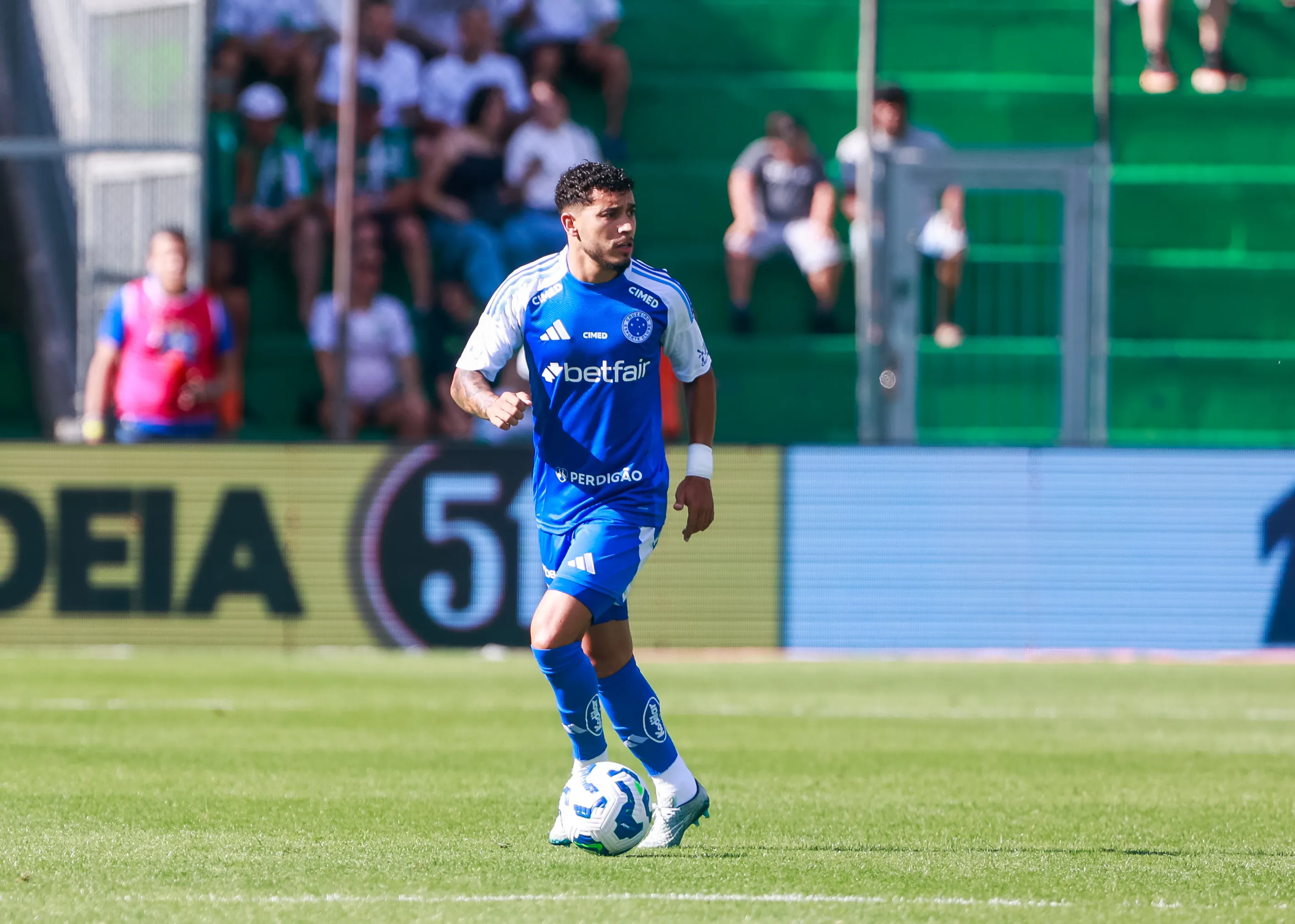 William jogador do Cruzeiro durante partida contra o Juventude – Foto: Luiz Erbes/AGIF