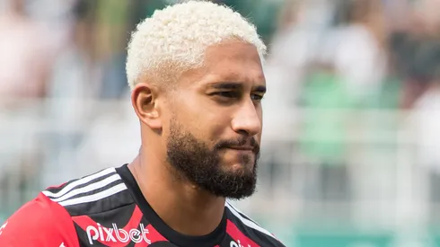 Pablo jogador do Flamengo durante execucao do hino nacional antes da partida contra o Coritiba no estadio Couto Pereira pelo campeonato Brasileiro A 2022.