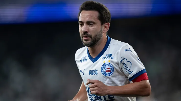 RJ - RIO DE JANEIRO - 01/10/2025 - BRASILEIRO A 2025, BOTAFOGO X BAHIA - Everton Ribeiro jogador do Bahia durante partida contra o Botafogo no estadio Engenhao pelo campeonato Brasileiro A 2025. Foto: Jorge Rodrigues/AGIF