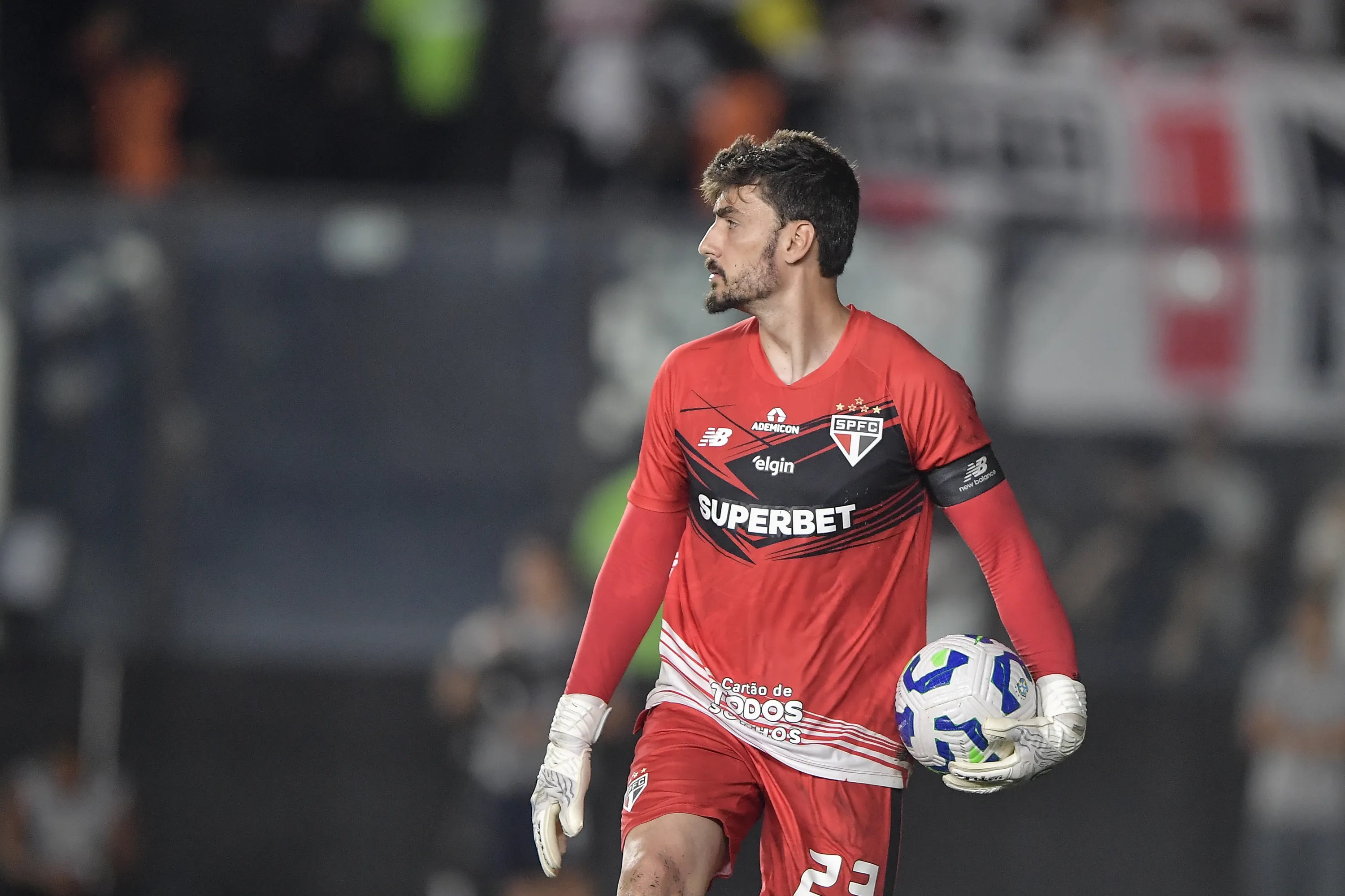 Rafael durante partida contra o Vasco no Campeonato Brasileiro de 2025. Foto: Thiago Ribeiro/AGIF