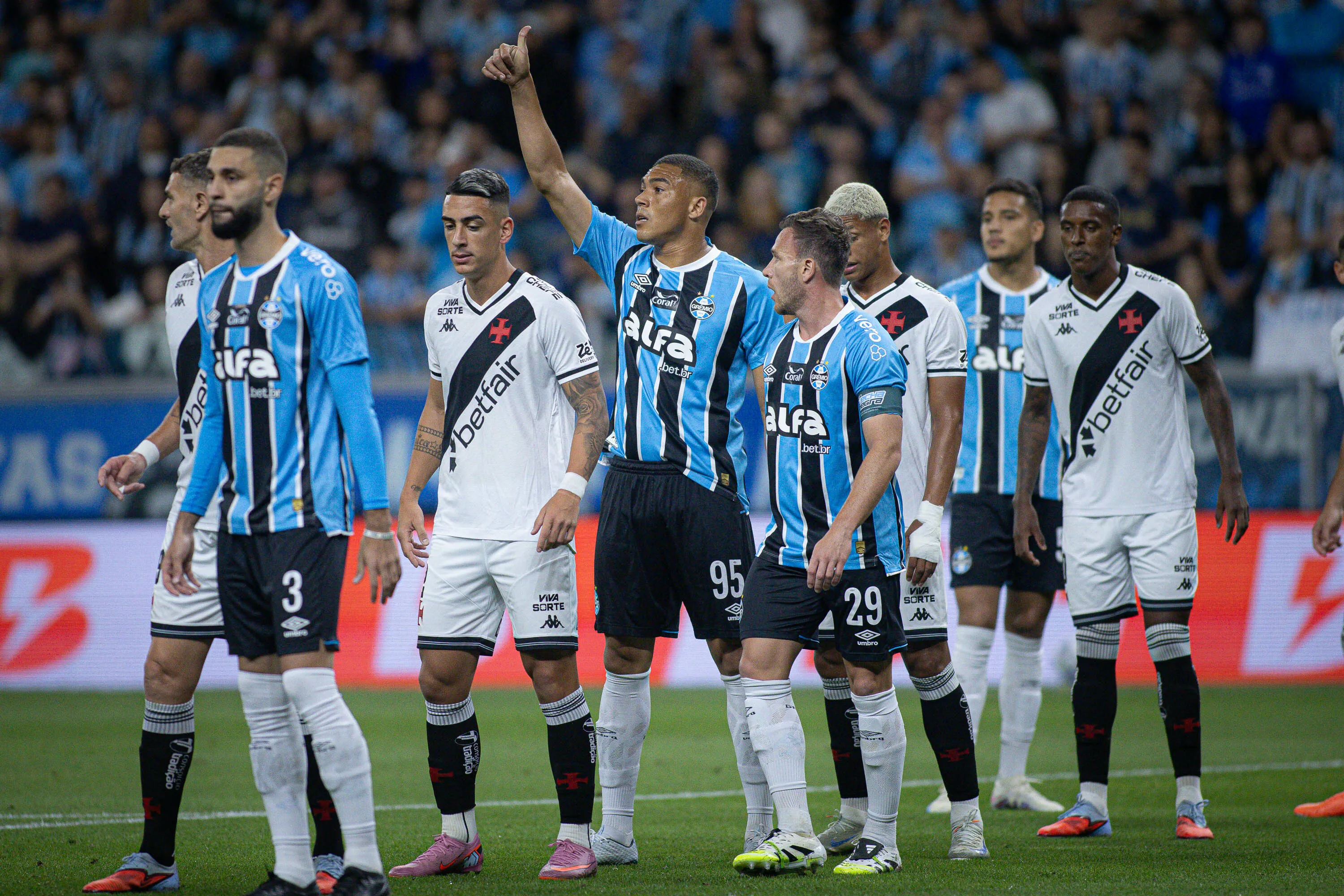 Vasco perdeu para o Grêmio na última rodada do Brasileirão. Foto: Maxi Franzoi/AGIF