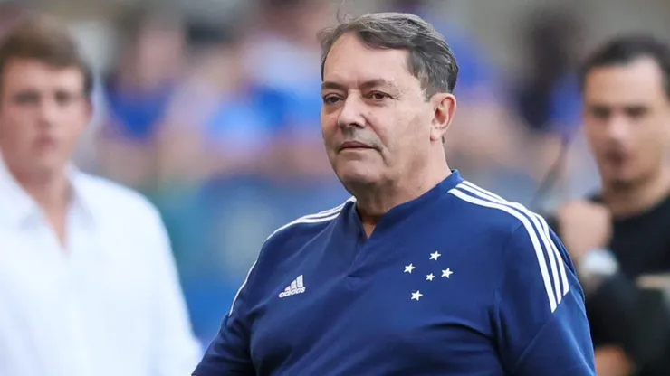 MG - BELO HORIZONTE - 10/08/2025 - BRASILEIRO A 2025, CRUZEIRO X SANTOS - Pedro Lourenco (Pedrinho) dono do Cruzeiro durante partida contra o Santos no estadio Mineirao pelo campeonato Brasileiro A 2025. Foto: Gilson Lobo/AGIF