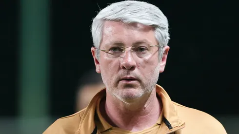 Odair Hellmann durante confronto contra o América-MG na Série B de 2025.