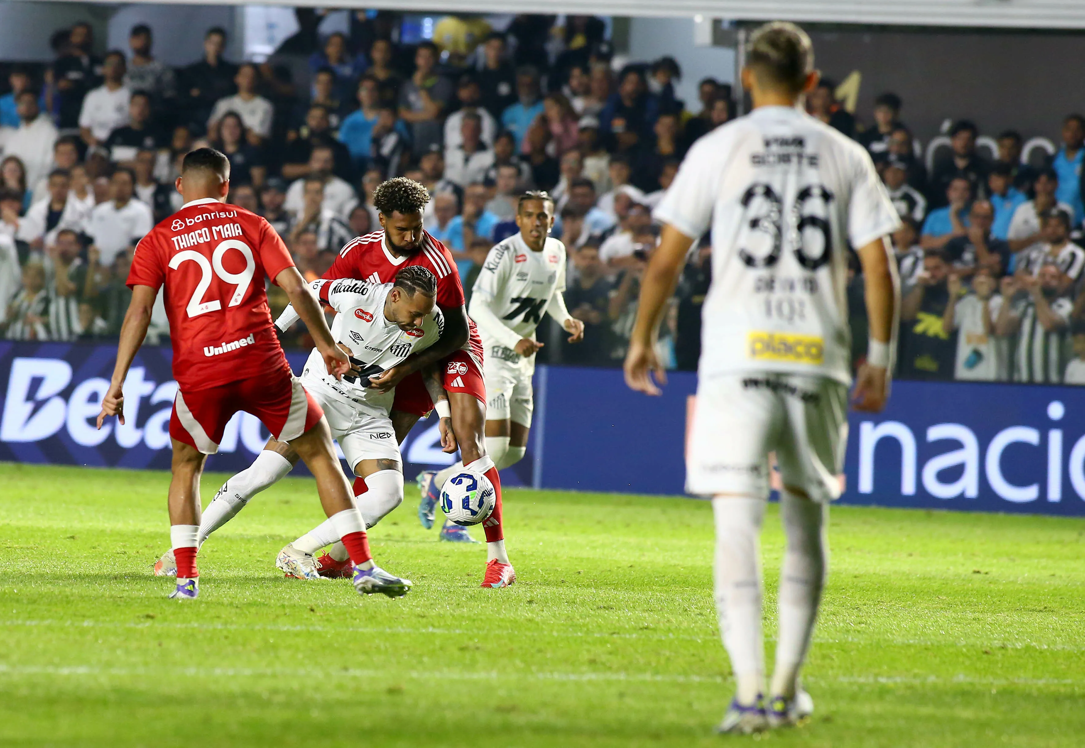 Santos x Internacional pelo Brasileirão 2025. Foto: Mauricio De Souza/AGIF