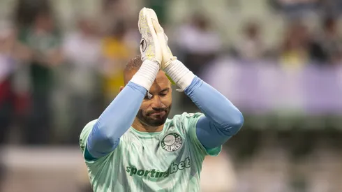 Weverton jogador do Palmeiras durante aquecimento antes da partida contra o Internacional no estadio Arena Allianz Parque pelo campeonato Brasileiro A 2025. Foto: Anderson Romao/AGIF