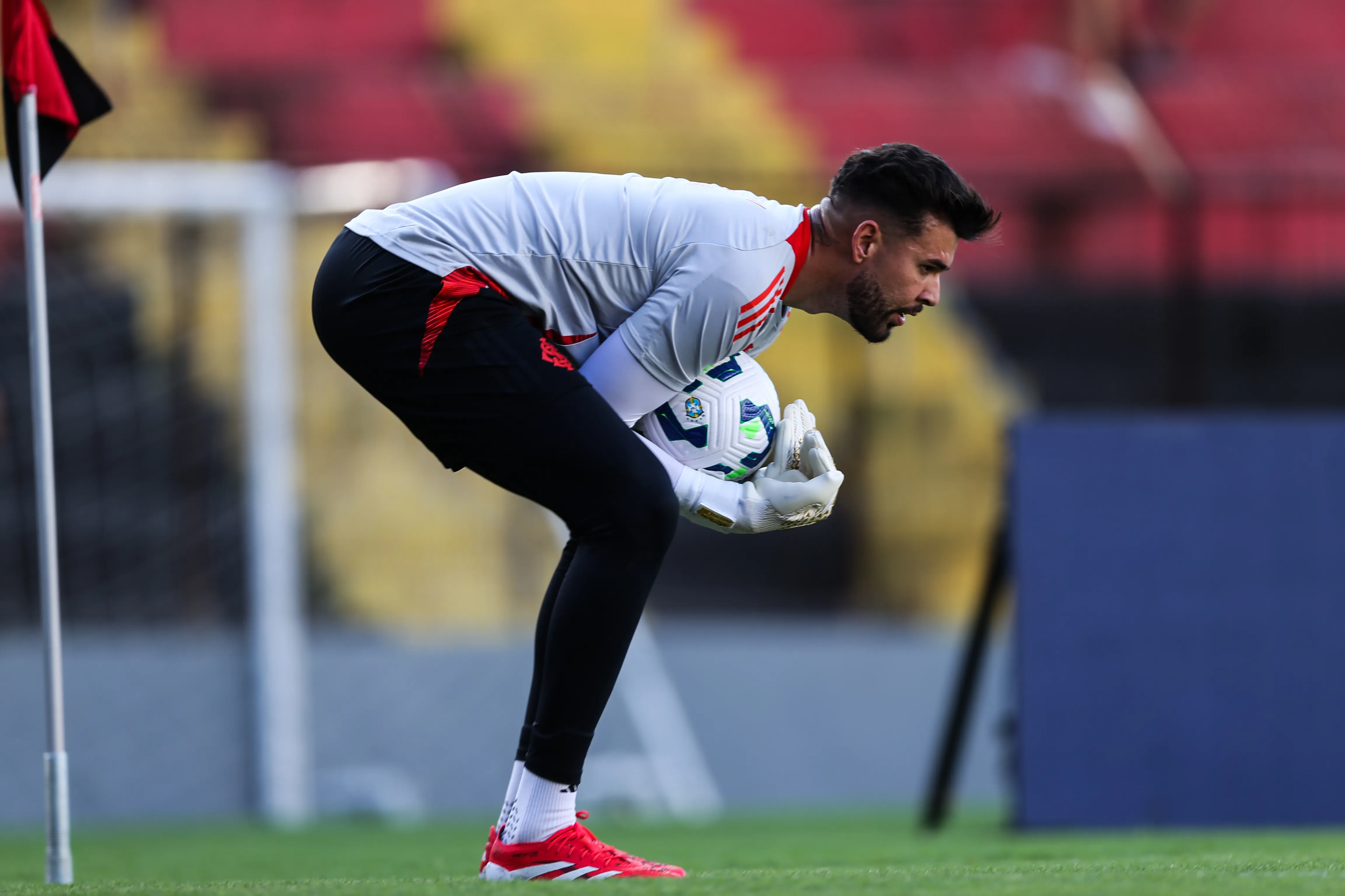 Ivan Quaresma goleiro do Internacional contra o Sport –  Foto: Marlon Costa/AGIF