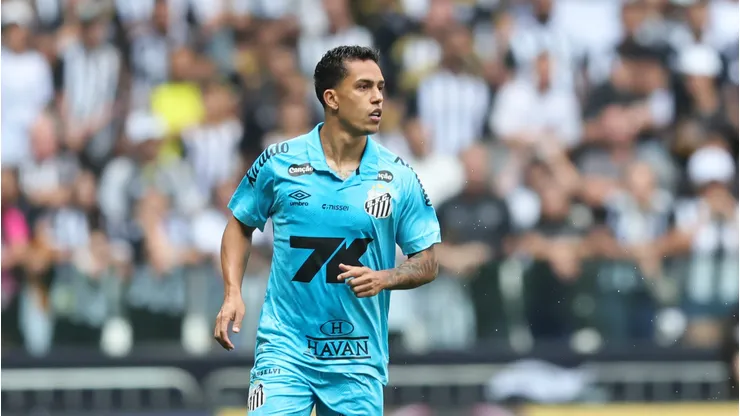 Igor Vinicius jogador do Santos durante partida contra o Atletico-MG no estadio Arena MRV pelo campeonato Brasileiro A 2025. Foto: Gilson Lobo/AGIF