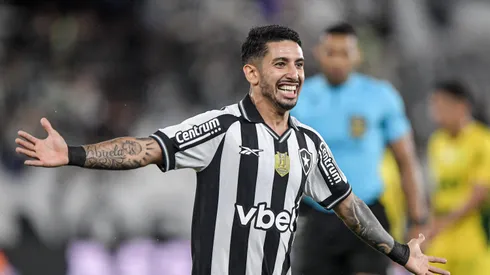Santiago Rodriguez jogador do Botafogo comemora gol durante partida contra o Mirassol no estadio Engenhao pelo campeonato Brasileiro A 2025. Foto: Thiago Ribeiro/AGIF