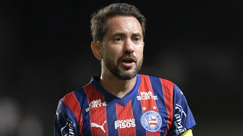 Everton Ribeiro durante confronto contra o Vasco no primeiro turno do Campeonato Brasileiro de 2025.