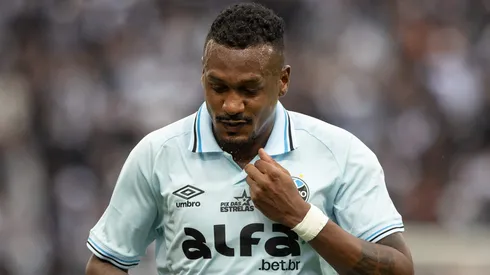 Edenilson retomará a titularidade no Grêmio.