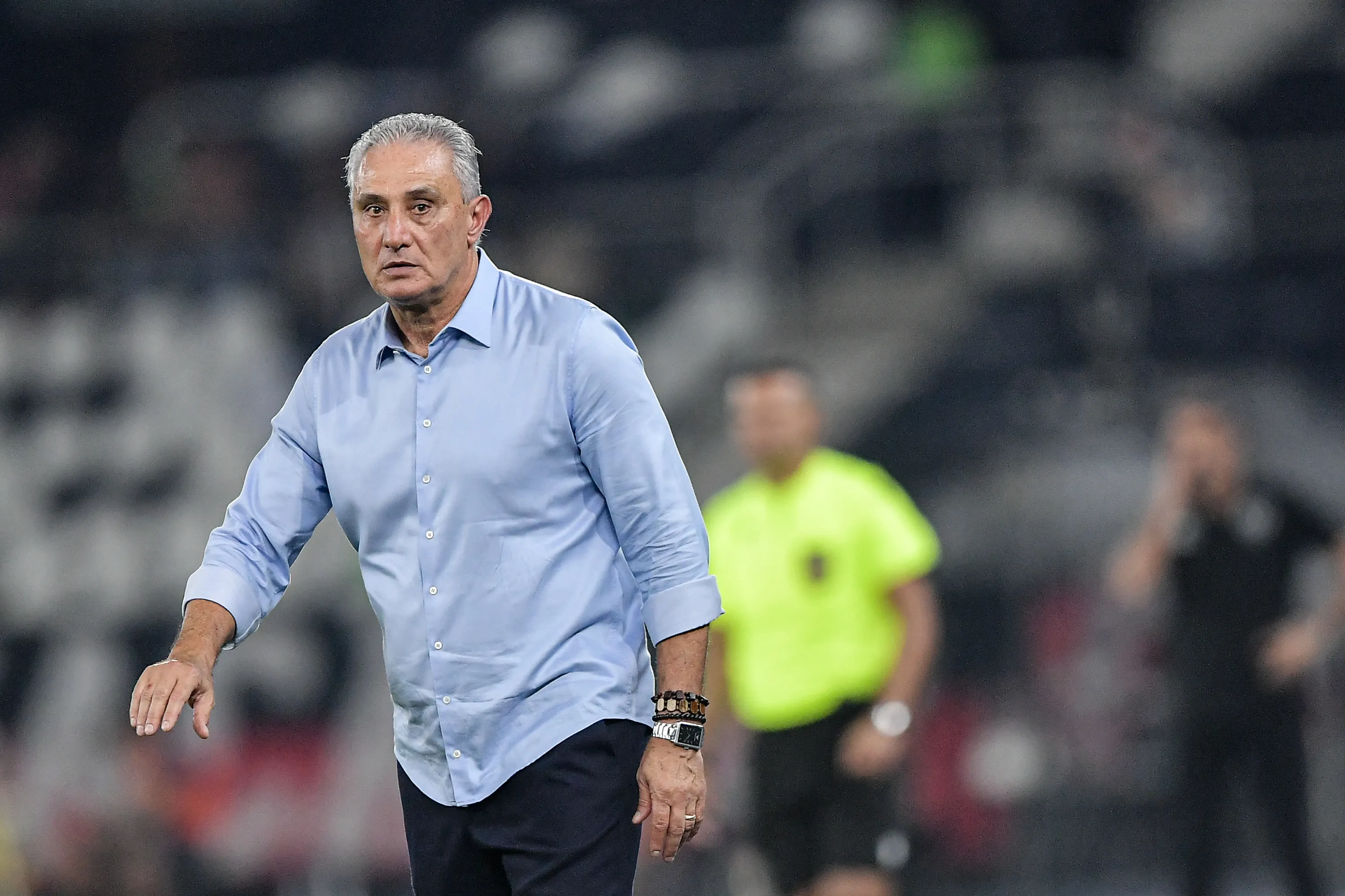 RJ – RIO DE JANEIRO – 18/08/2024 – BRASILEIRO A 2024, BOTAFOGO X FLAMENGO – Tite tecnico do Flamengo durante partida contra o Botafogo no estadio Engenhao pelo campeonato Brasileiro A 2024. Foto: Thiago Ribeiro/AGIF