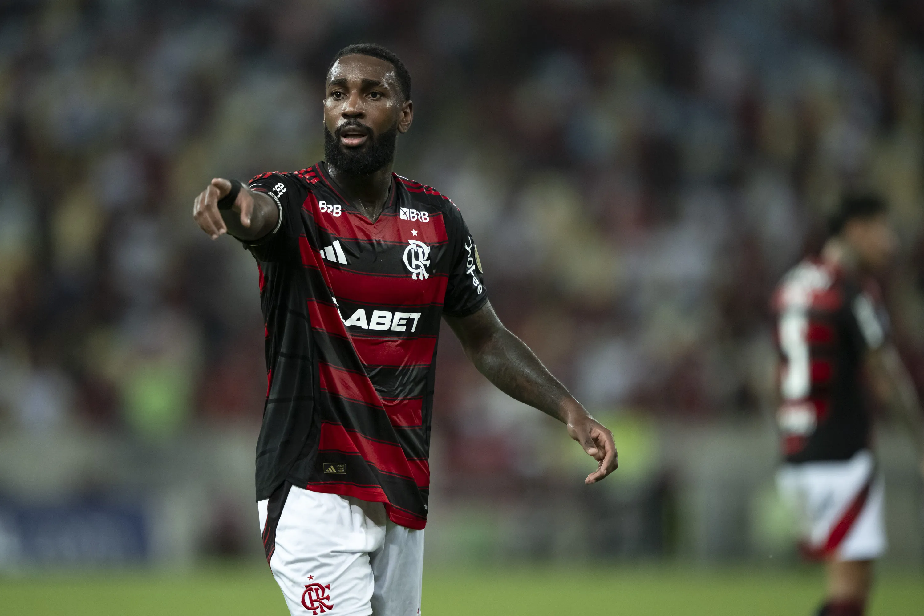 RJ – RIO DE JANEIRO – 09/04/2025 – COPA LIBERTADORES 2025, FLAMENGO X CORDOBA – Gerson jogador do Flamengo durante partida contra o Cordoba no estadio Maracana pelo campeonato Copa Libertadores 2025. Foto: Jorge Rodrigues/AGIF