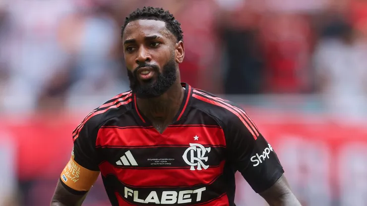 MIAMI GARDENS, FLORIDA - JUNE 29: Gerson #8 of CR Flamengo runs on the pitch during the FIFA Club World Cup 2025 round of 16 match between CR Flamengo and FC Bayern München at Hard Rock Stadium on June 29, 2025 in Miami Gardens, Florida. (Photo by Michael Reaves/Getty Images)