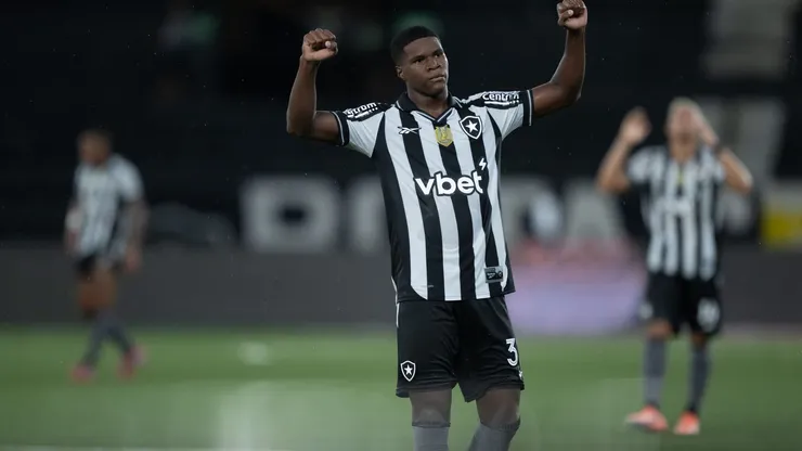 Kadir comemorando a vitória do Botafogo sobre o Sport. Foto: Jorge Rodrigues/AGIF
