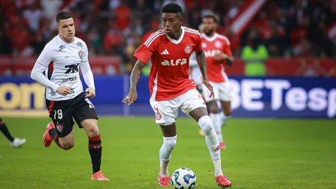 Vitão, zagueiro do Internacional. Foto: Maxi Franzoi/AGIF