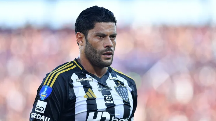 ASUNCION, PARAGUAY - NOVEMBER 22: Hulk of Atletico Mineiro looks on during the 2025 Copa CONMEBOL Sudamericana final between Lanus and Atletico Mineiro at Estadio Defensores del Chaco on November 22, 2025 in Asuncion, Paraguay. (Photo by Christian Alvarenga/Getty Images)