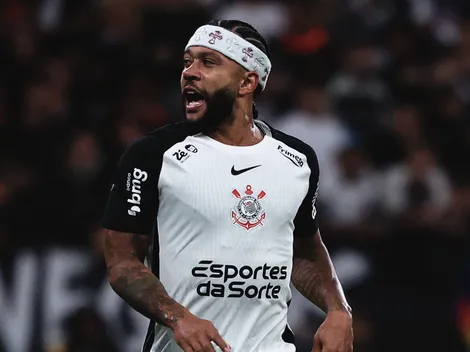 Memphis Depay sofre entorse no joelho e desfalca o Corinthians