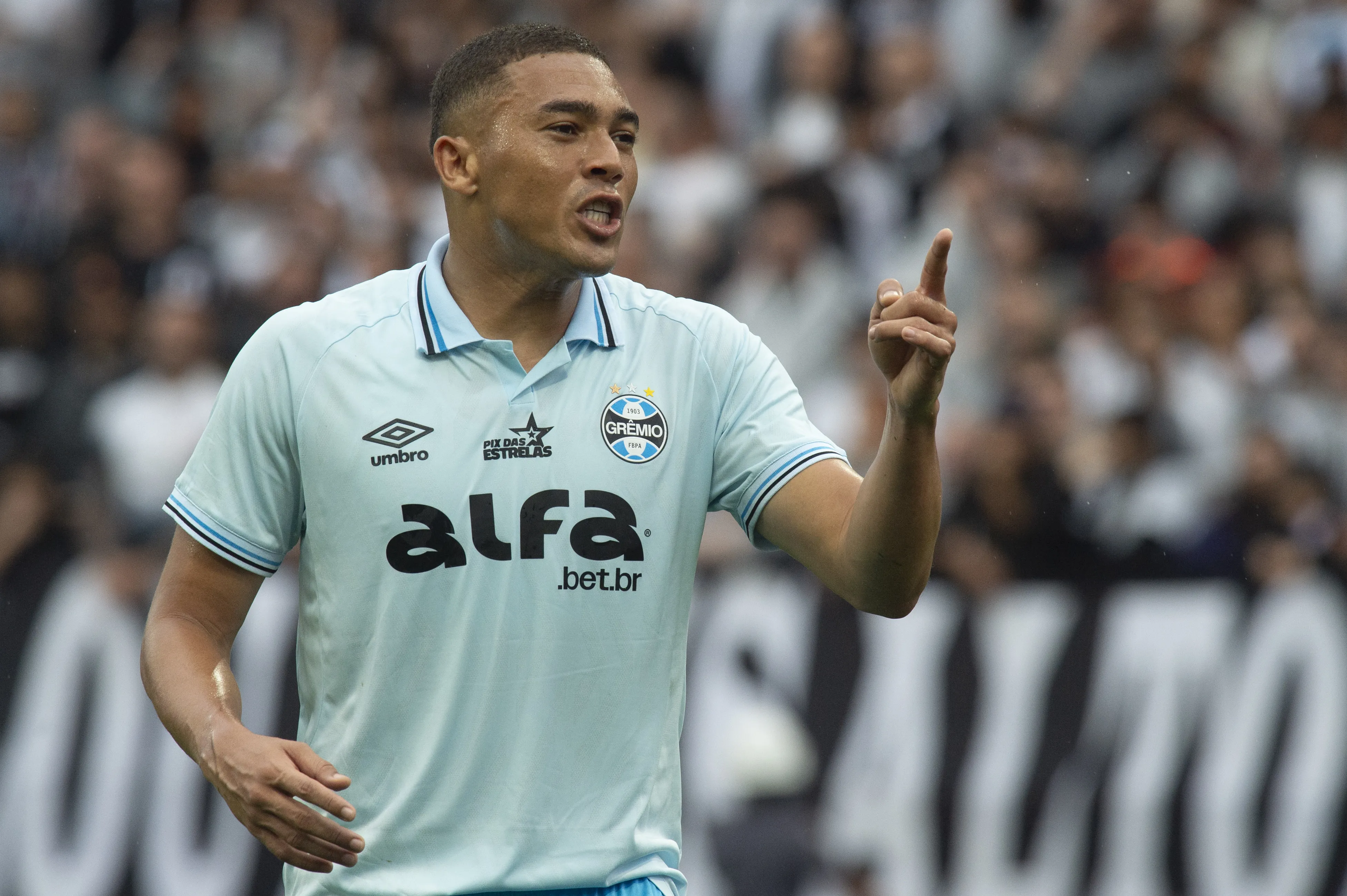 Carlos Vinicius jogador do Gremio durante partida contra o Corinthians no estadio Arena Corinthians pelo campeonato Brasileiro A 2025. Foto: Anderson Romao/AGIF