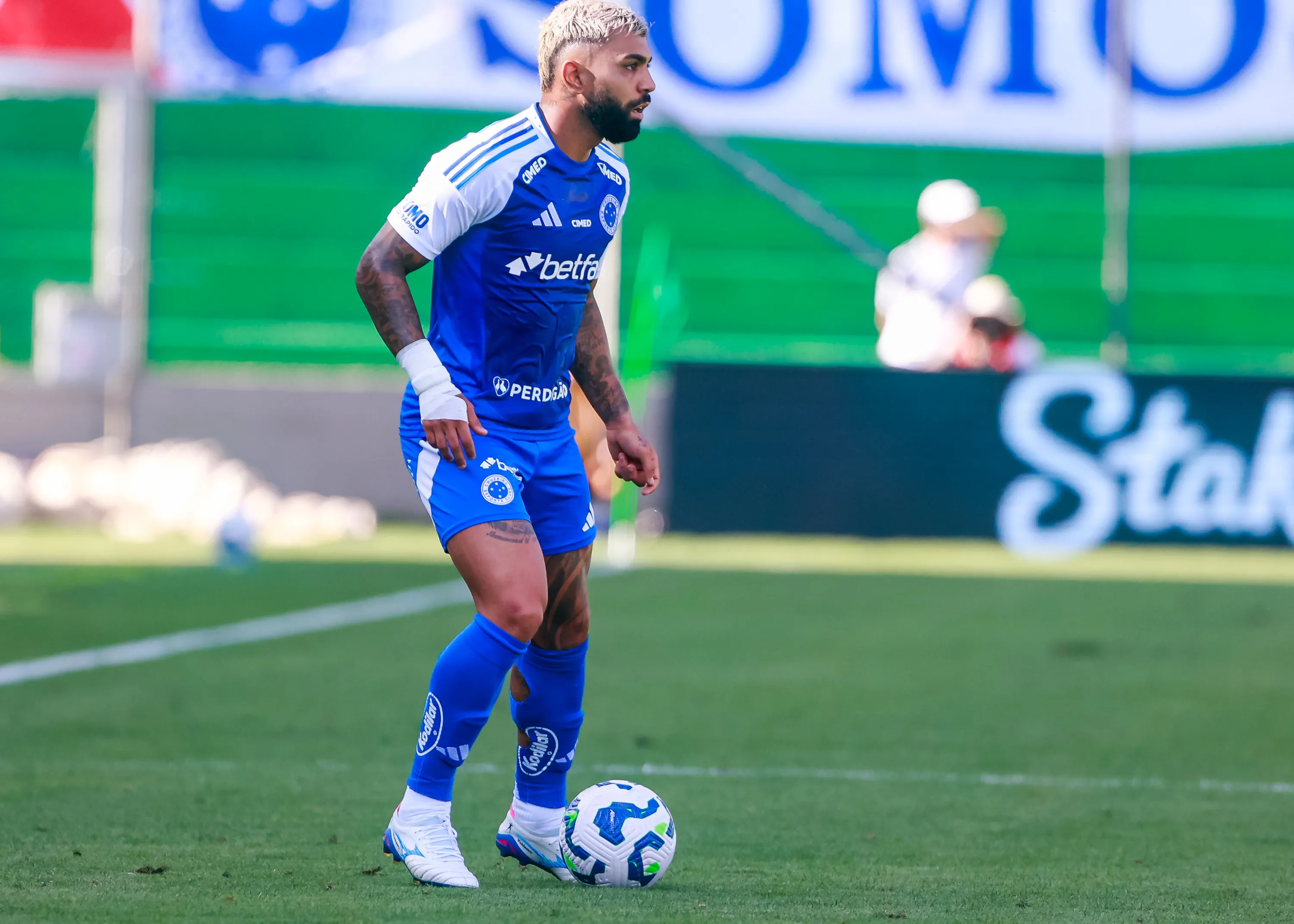 Gabigol jogador do Cruzeiro durante partida contra o Juventude no estadio Alfredo Jaconi pelo campeonato Brasileiro A 2025. Foto: Luiz Erbes/AGIF