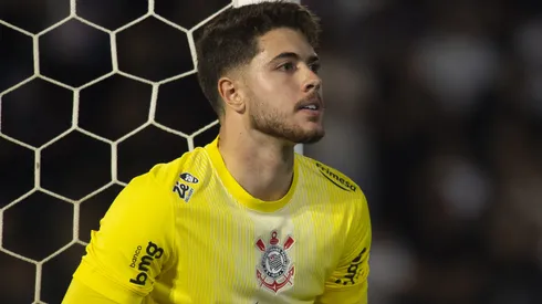 Felipe Longo durante confronto contra o Bragantino no Campeonato Brasileiro de 2025.