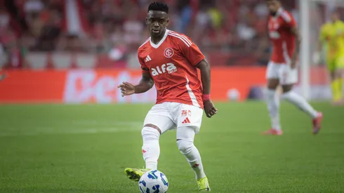 Carbonero, atacante do Internacional . Foto: Maxi Franzoi/AGIF