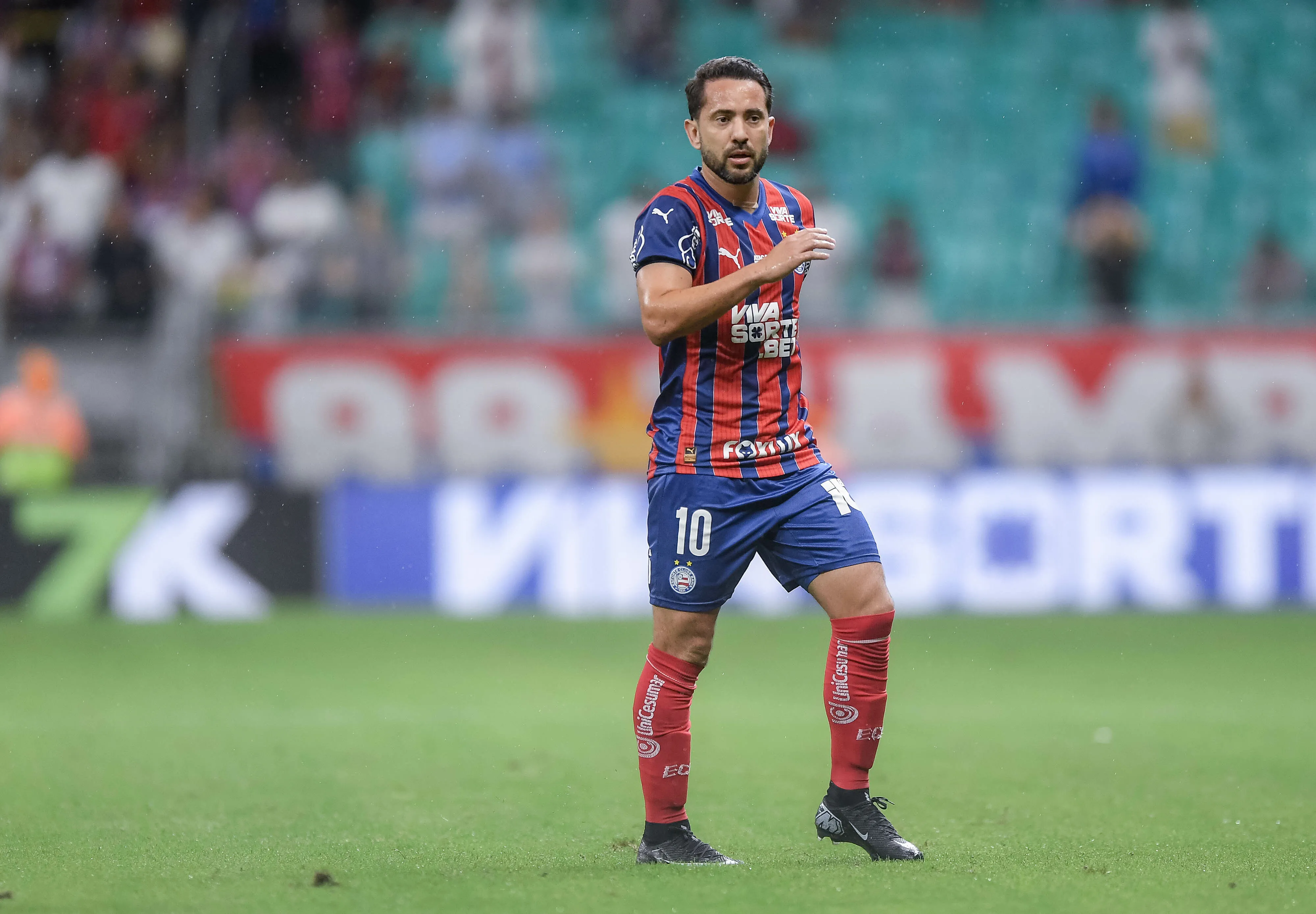 Everton Ribeiro jogador do Bahia durante partida contra o Fortaleza no estadio Arena Fonte Nova pelo campeonato Brasileiro A 2025. Foto: Jhony Pinho/AGIF