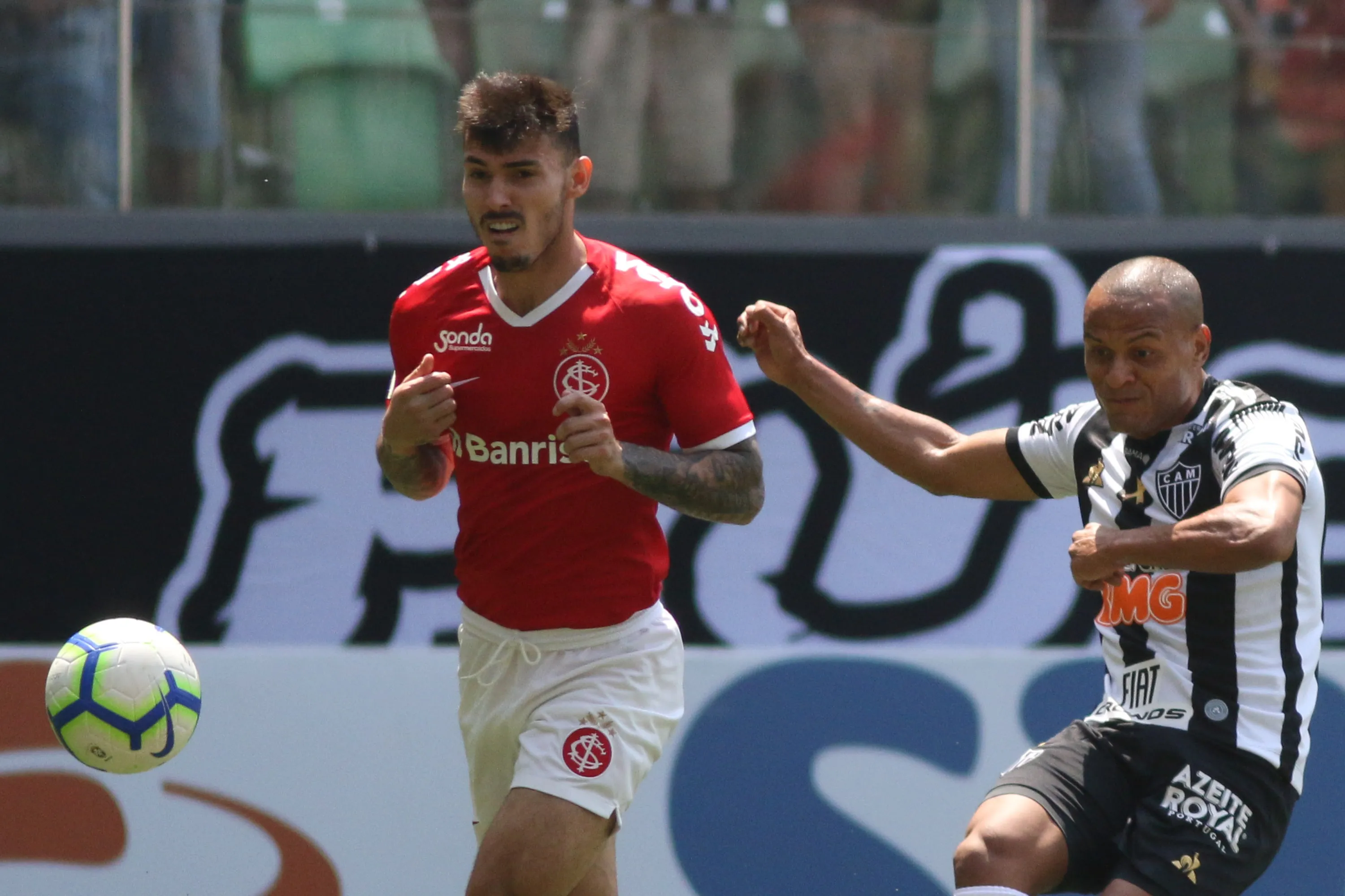 MG – Belo Horizonte – 15/09/2019 – Brasileiro A 2019 Atletico e Internacional – jogador Patrick do Atletico-MG disputa lance com jogador Zeca do Internacional durante partida no estadio Independencia pelo campeonato Brasileiro A 2019 Foto: Fernando Moreno/AGIF