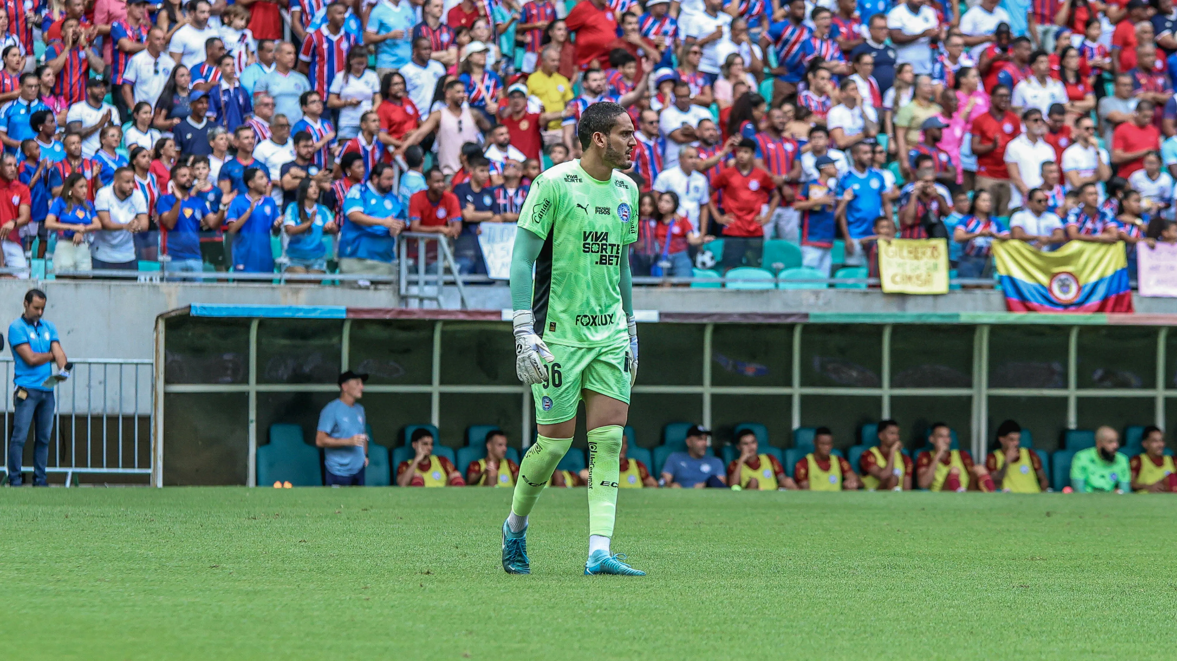 BA – SALVADOR – 23/11/2025 – BRASILEIRO A 2025, BAHIA X VASCO – Ronaldo goleiro do Bahia durante partida contra o Vasco no estadio Arena Fonte Nova pelo campeonato Brasileiro A 2025. Foto: Marcio Jose/AGIF