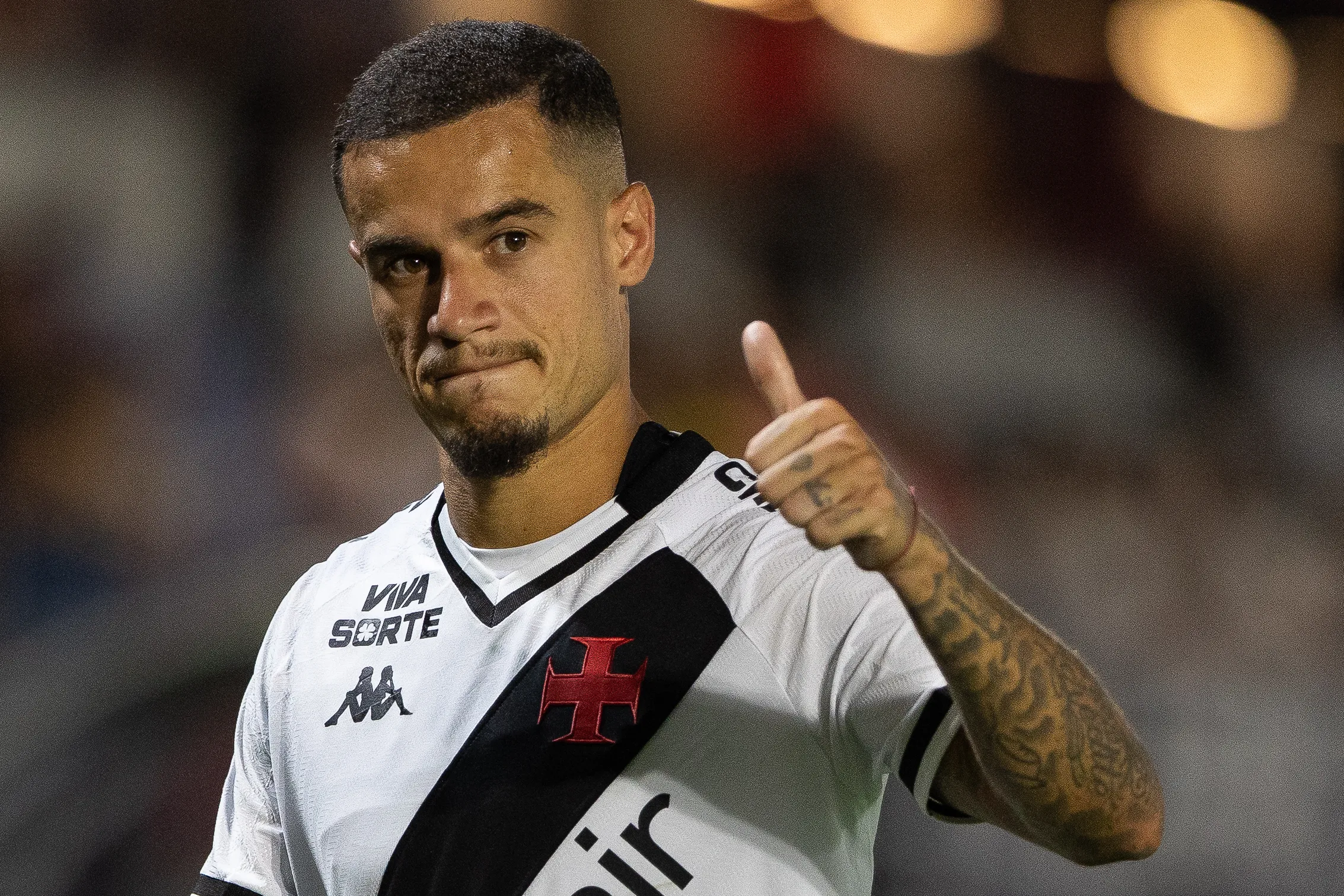 Coutinho, Jogador do Vasco comemora vitoria ao final da partida contra o Bragantino no estadio Cicero De Souza Marques pelo campeonato Brasileiro A 2025. Foto: Joisel Amaral/AGIF