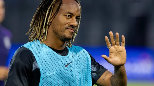 Carrillo durante confronto contra o Bragantino no Brasileirão 2025.