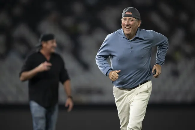 John Textor dono da SAF do Botafogo após partida contra o Palmeiras – Foto: Jorge Rodrigues/AGIF