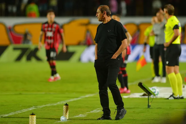 Ramón  Diaz, técnico do Internacional durante partida contra o Vitória – Foto: Walmir Cirne/AGIF