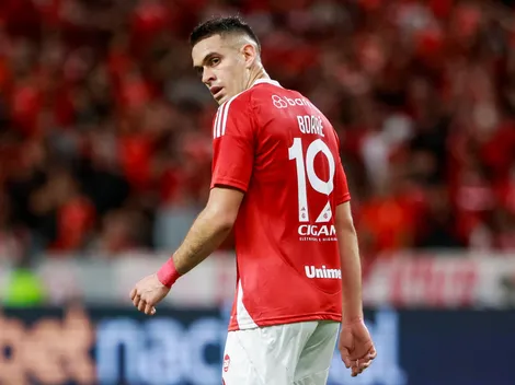 Borré é detonado pela torcida do Inter após chances perdidas em empate contra o Santos