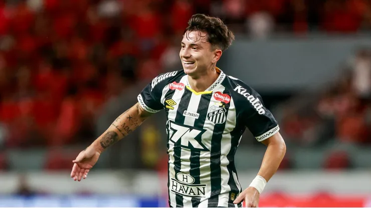 Barreal jogador do Santos comemora seu gol durante partida contra o Internacional no estadio Beira-Rio pelo campeonato Brasileiro A 2025. Foto: Luiz Erbes/AGIF