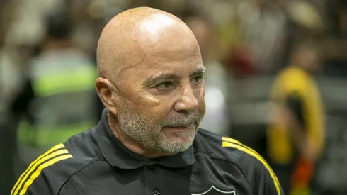 Sampaoli técnico do Atlético-MG durante partida contra o Cruzeiro no estádio Arena MRV pelo campeonato Brasileiro A 2025. Foto: Fernando Moreno/AGIF