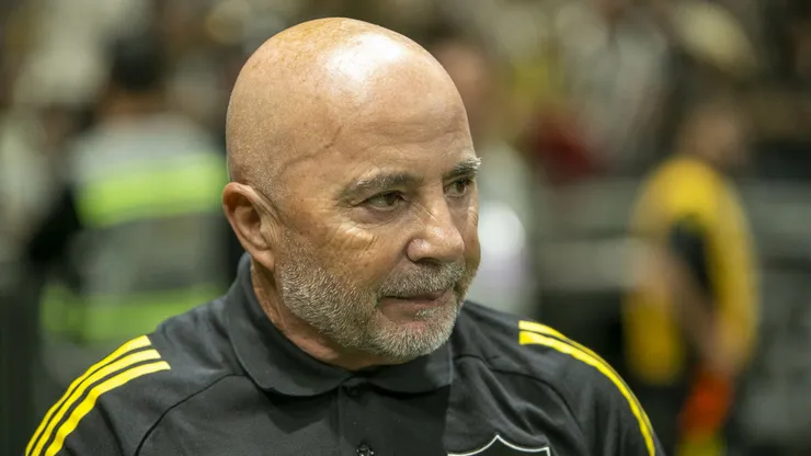 Sampaoli técnico do Atlético-MG durante partida contra o Cruzeiro no estádio Arena MRV pelo campeonato Brasileiro A 2025. Foto: Fernando Moreno/AGIF