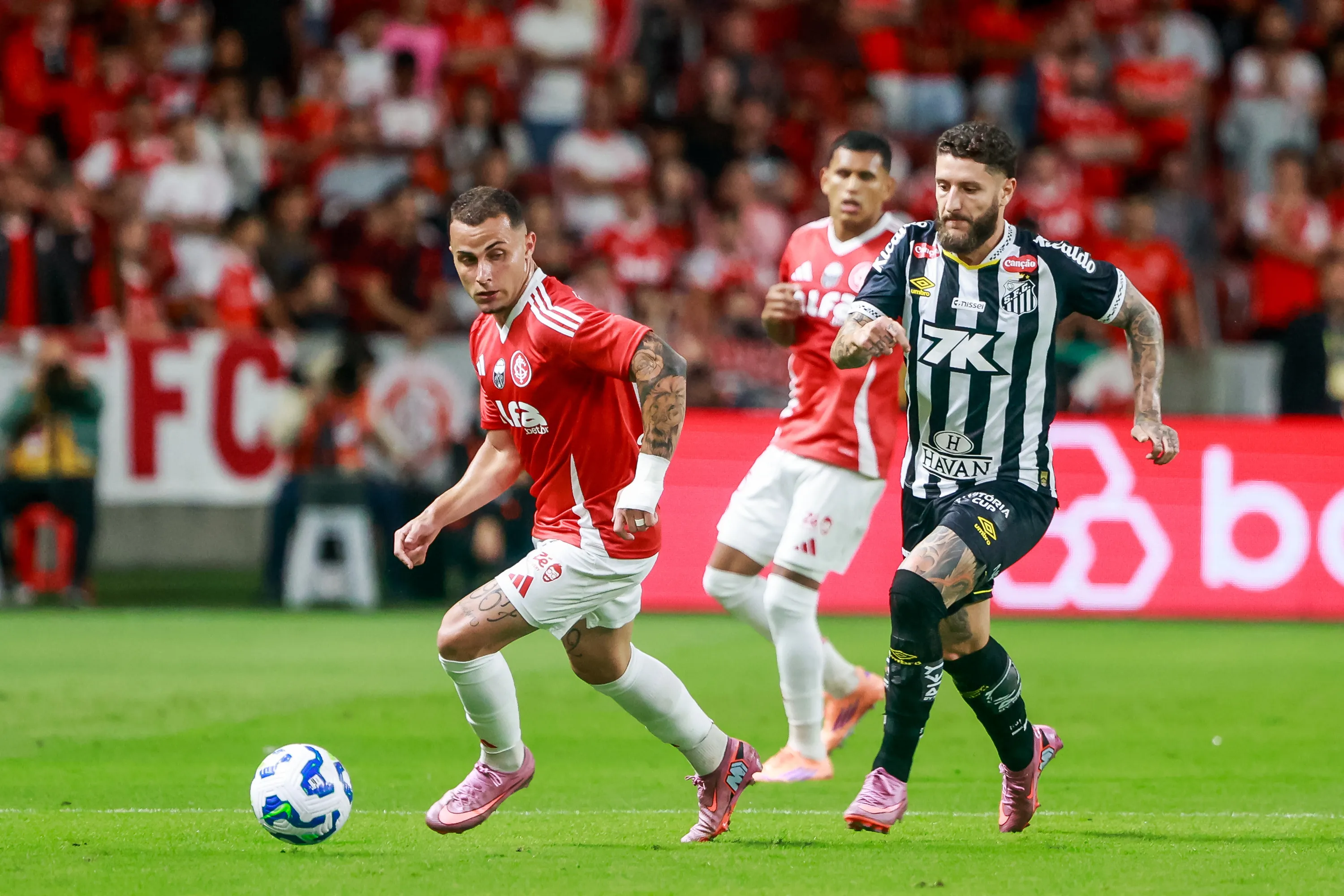 Internacional e Santos empataram em 1 a 1 no Beira-Rio. Foto: Luiz Erbes/AGIF