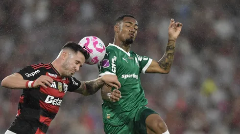 RJ – RIO DE JANEIRO – 19/10/2025 – BRASILEIRO A 2025, FLAMENGO X PALMEIRAS – Saul jogador do Flamengo durante partida contra o Palmeiras no estadio Maracana pelo campeonato Brasileiro A 2025. Foto: Thiago Ribeiro/AGIF