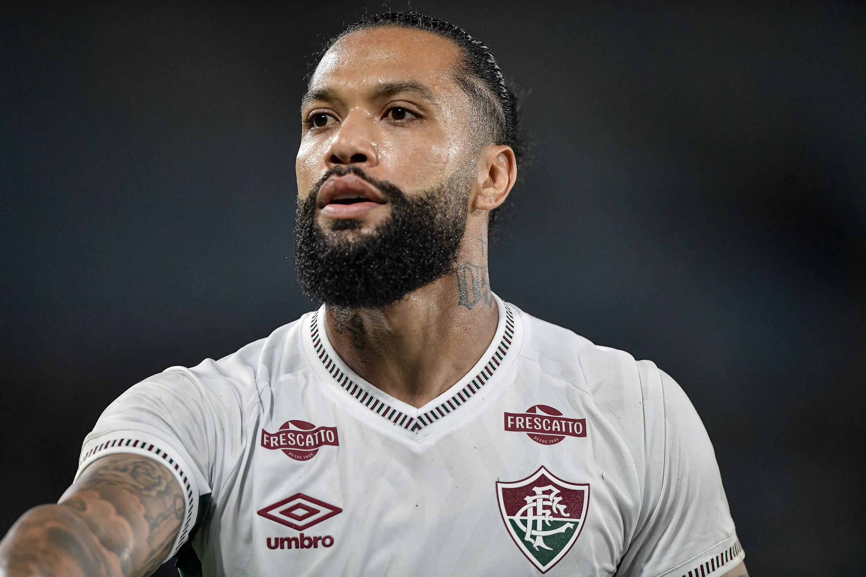 Otávio durante partida contra o Corinthians no Campeonato Brasileiro de 2025. Foto: Thiago Ribeiro/AGIF