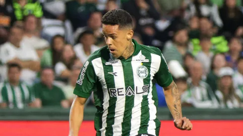Wallisson, volante do Coritiba