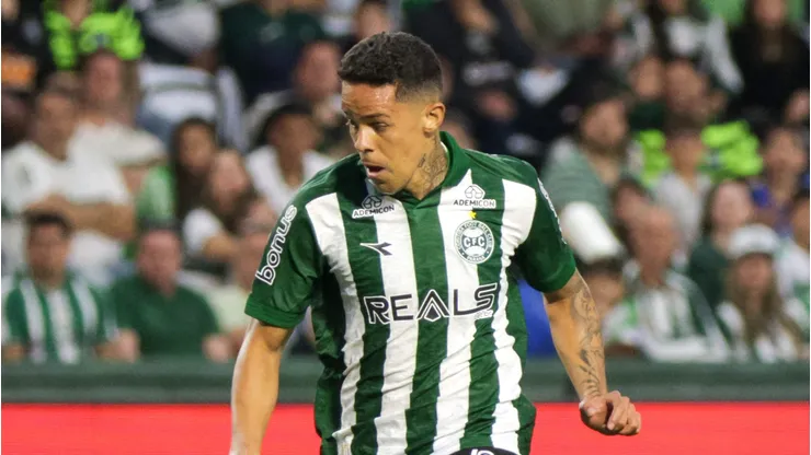 Wallisson, volante do Coritiba