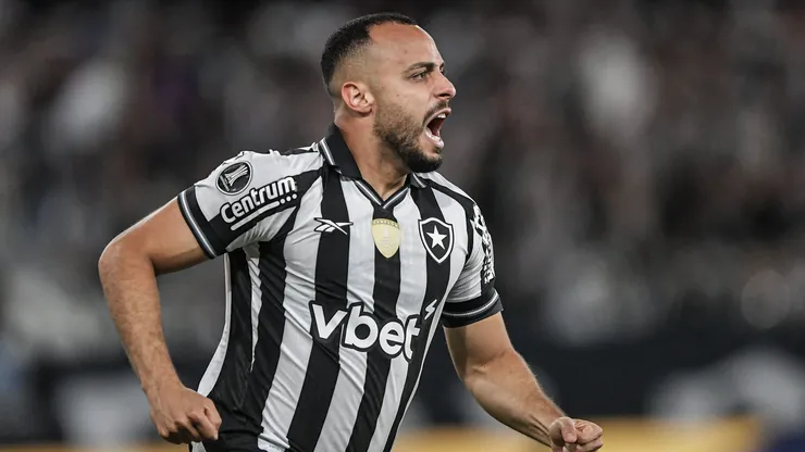 Arthur Cabral ainda não correspondeu às expectativas no Botafogo